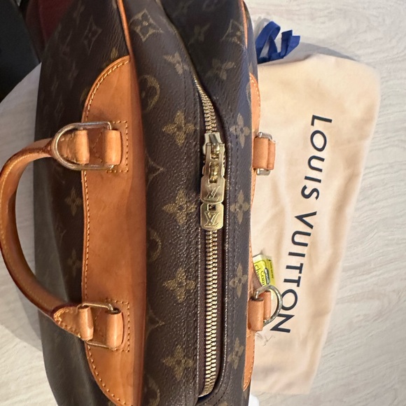 Louis Vuitton Accessories - Louis Vuitton handbag